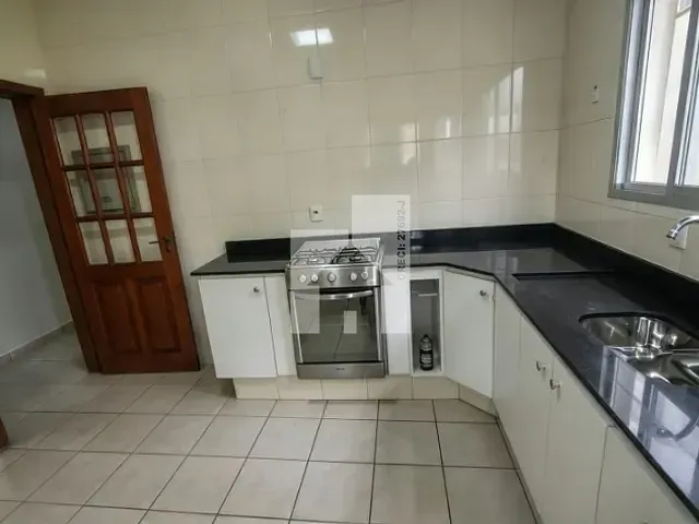 Casa com 80m² 2 quartos e 1 banheiro, para alugar, no bairro Vila Vianelo em Jundiaí