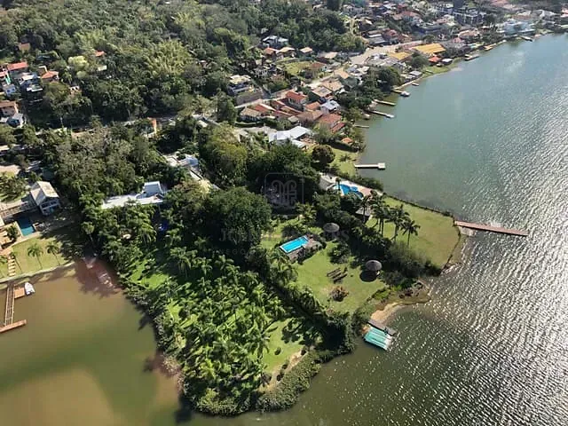 Casa 5 quartos e 8 banheiros, à venda, no bairro Lagoa da Conceição em Florianópolis