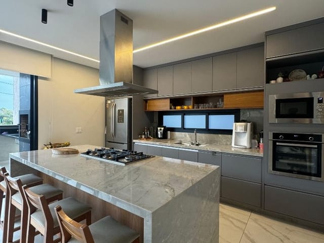 Casa com 320m² 5 quartos e 5 banheiros, à venda, no bairro Boulevard Lagoa em Serra