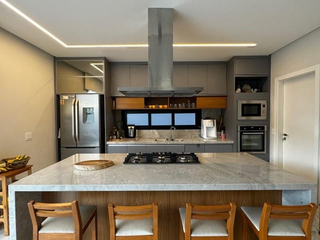 Casa com 320m² 5 quartos e 5 banheiros, à venda, no bairro Boulevard Lagoa em Serra