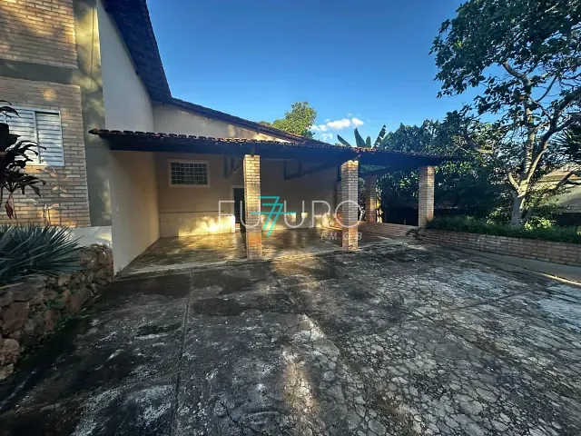 Casa com 1200m² 4 quartos e 2 banheiros, à venda ou para alugar, no bairro Cond. Interlagos em Brasília