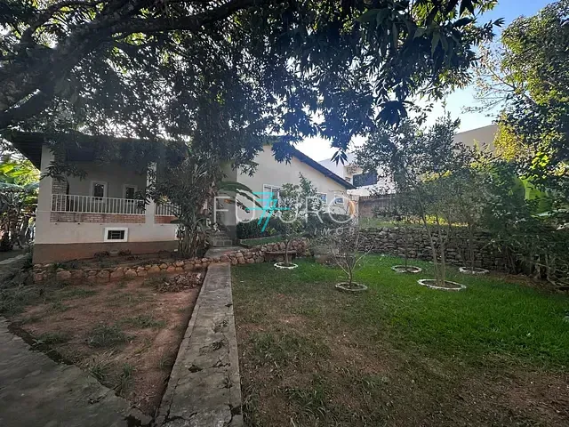 Casa com 1200m² 4 quartos e 2 banheiros, à venda ou para alugar, no bairro Cond. Interlagos em Brasília
