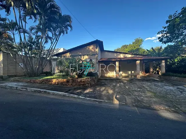 Casa com 1200m² 4 quartos e 2 banheiros, à venda ou para alugar, no bairro Cond. Interlagos em Brasília