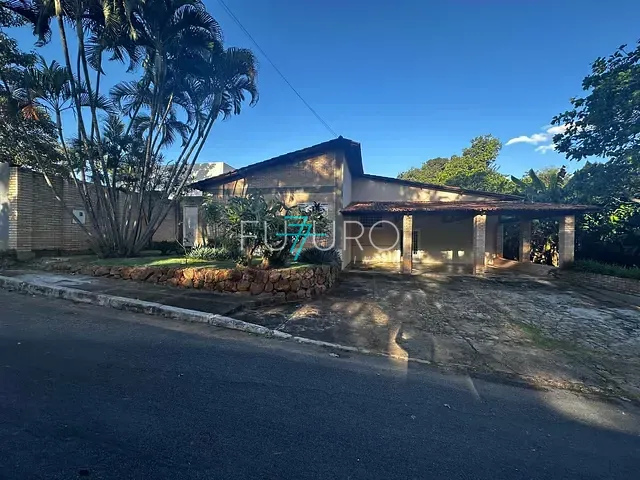 Casa com 1200m² 4 quartos e 2 banheiros, à venda ou para alugar, no bairro Cond. Interlagos em Brasília