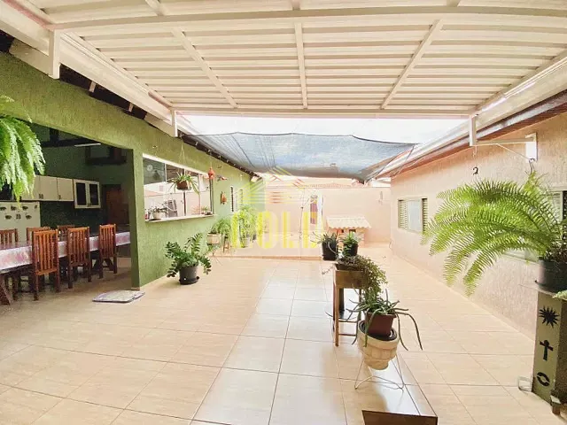 Casa com 360m² 3 quartos e 2 banheiros, à venda, no bairro San Fernando em Londrina