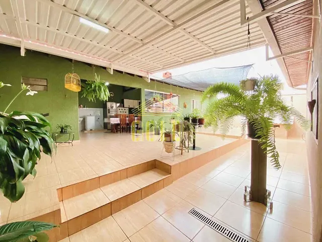 Casa com 360m² 3 quartos e 2 banheiros, à venda, no bairro San Fernando em Londrina