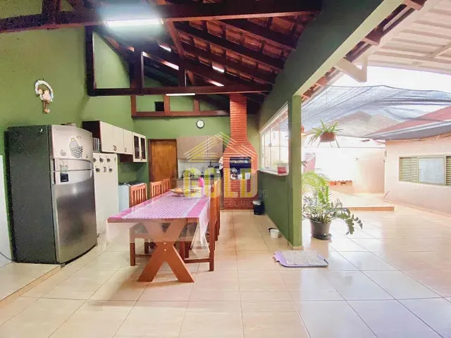 Casa com 360m² 3 quartos e 2 banheiros, à venda, no bairro San Fernando em Londrina