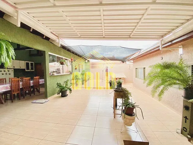 Casa com 360m² 3 quartos e 2 banheiros, à venda, no bairro San Fernando em Londrina