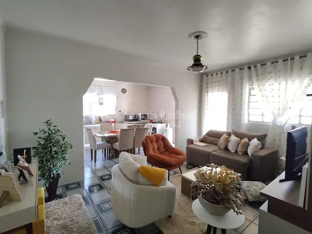 Casa com 262m² 2 quartos e 1 banheiro, à venda, no bairro Nova Jaguariúna em Jaguariúna