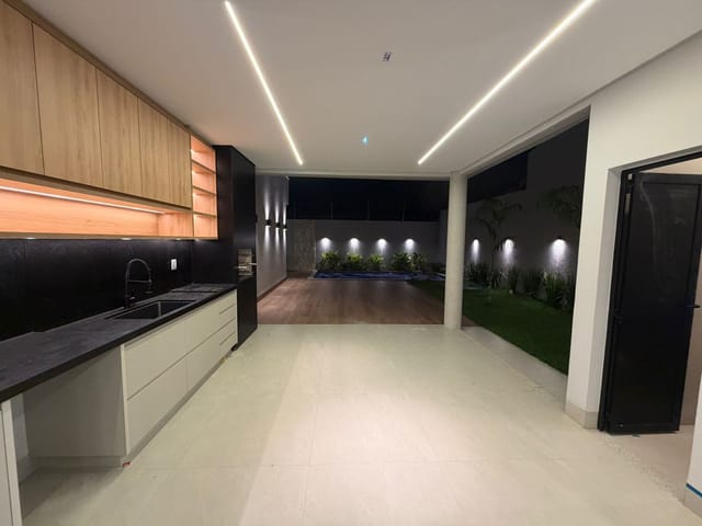 Casa com 420m² 3 quartos e 4 banheiros, à venda, no bairro Jardim Atlântico em Goiânia