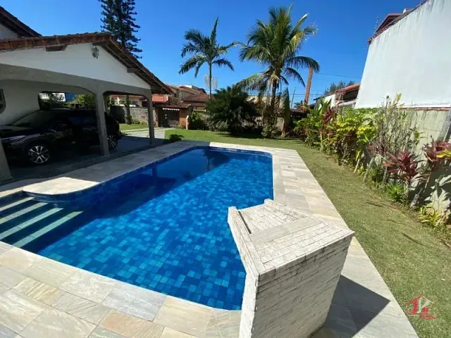 Casa 3 quartos e 4 banheiros, à venda, no bairro Jd Grandesp em Itanhaém