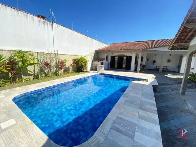 Casa 3 quartos e 4 banheiros, à venda, no bairro Jd Grandesp em Itanhaém