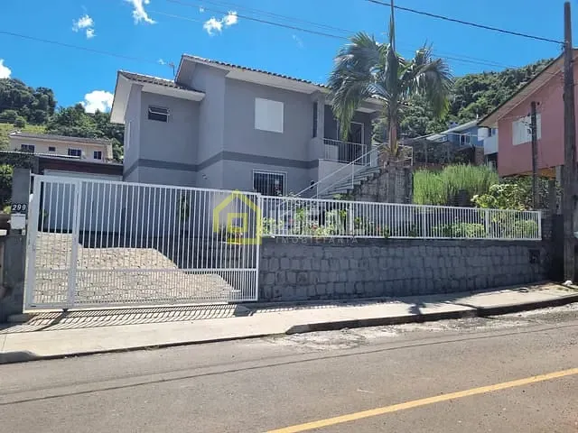 Casa 6 quartos e 3 banheiros, à venda, no bairro Gruta em Concórdia