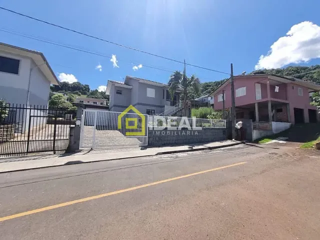 Casa 6 quartos e 3 banheiros, à venda, no bairro Gruta em Concórdia