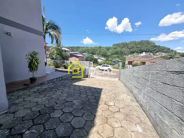 Casa 6 quartos e 3 banheiros, à venda, no bairro Gruta em Concórdia