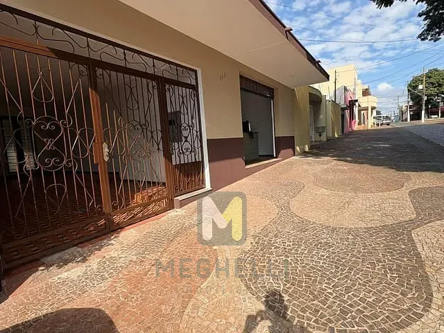 Casa com 300m² 3 quartos e 1 banheiro, para alugar, no bairro Centro em Serrana