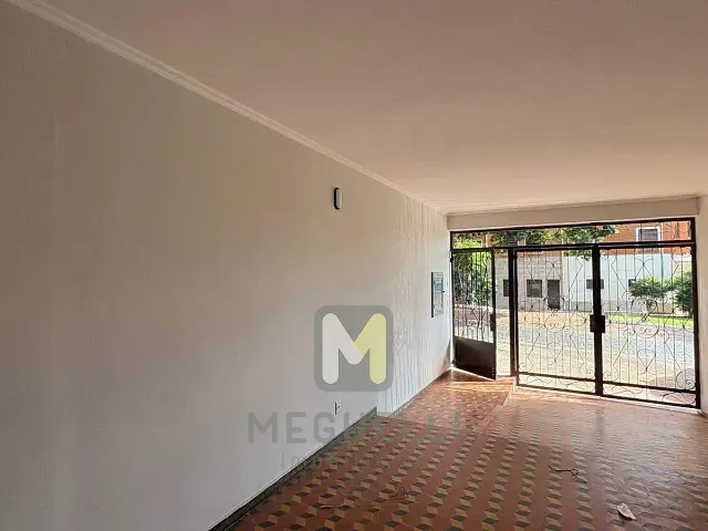 Casa com 300m² 3 quartos e 1 banheiro, para alugar, no bairro Centro em Serrana