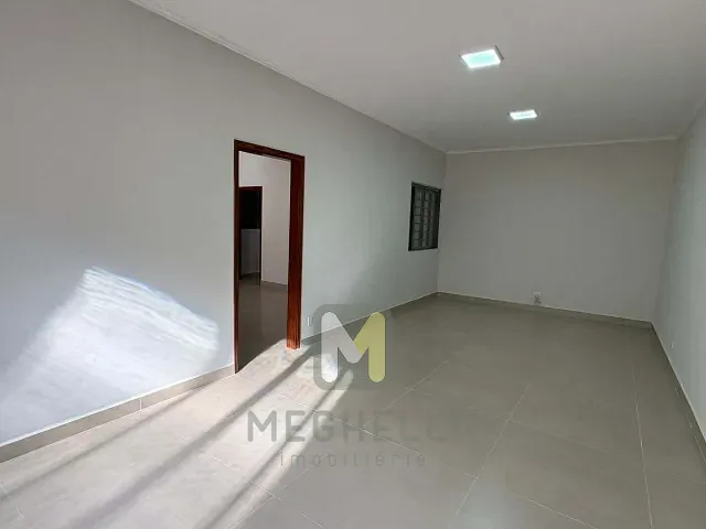 Casa com 300m² 3 quartos e 1 banheiro, para alugar, no bairro Centro em Serrana