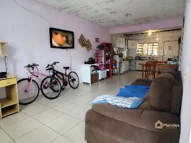 Casa com 75m² 2 quartos e 1 banheiro, à venda, no bairro Sítio Cercado em Curitiba