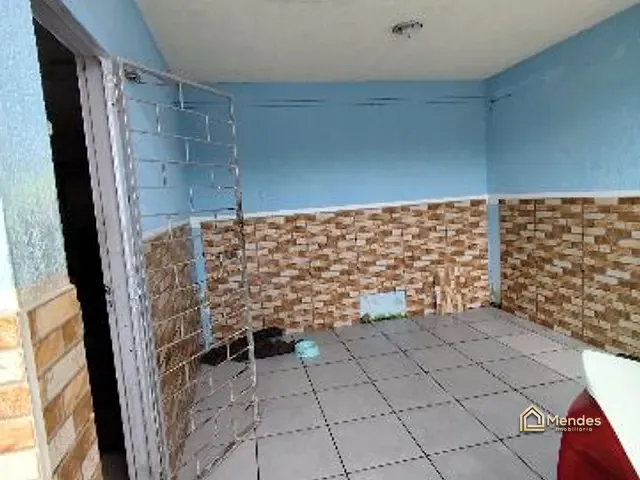 Casa com 75m² 2 quartos e 1 banheiro, à venda, no bairro Sítio Cercado em Curitiba