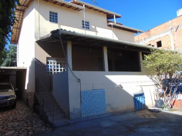 Casa com 337m², à venda, no bairro Trevo em Belo Horizonte