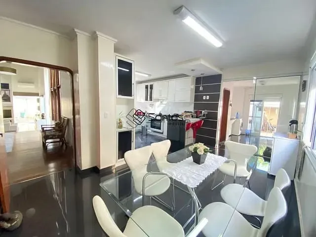 Casa com 420m² 5 quartos e 3 banheiros, à venda, no bairro Centro em Ijuí