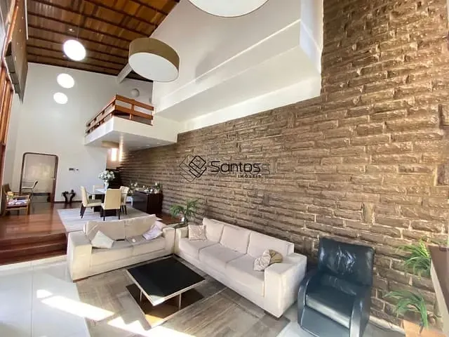 Casa com 420m² 5 quartos e 3 banheiros, à venda, no bairro Centro em Ijuí