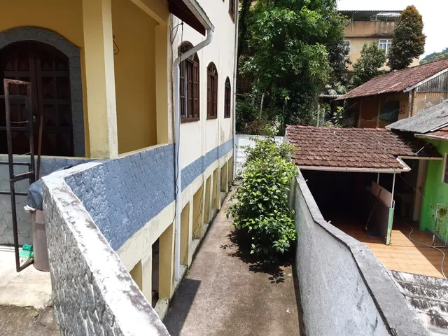 Casa 3 quartos e 1 banheiro, à venda, no bairro Simeria em Petrópolis