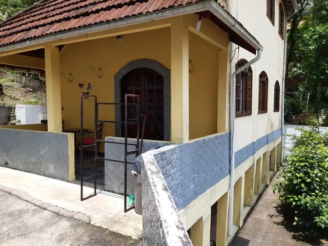 Casa 3 quartos e 1 banheiro, à venda, no bairro Simeria em Petrópolis