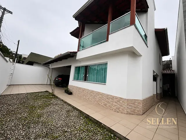 Casa com 250m² 3 quartos e 2 banheiros, à venda, no bairro Nações em Balneário Camboriú