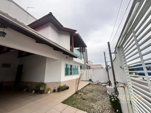 Casa com 250m² 3 quartos e 2 banheiros, à venda, no bairro Nações em Balneário Camboriú