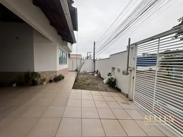 Casa com 250m² 3 quartos e 2 banheiros, à venda, no bairro Nações em Balneário Camboriú