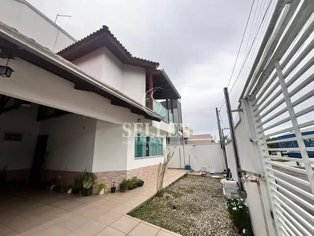 Casa com 250m² 3 quartos e 2 banheiros, à venda, no bairro Nações em Balneário Camboriú