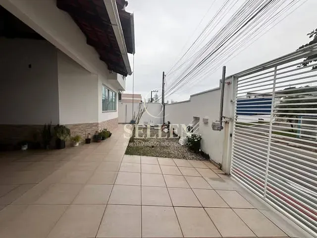 Casa com 250m² 3 quartos e 2 banheiros, à venda, no bairro Nações em Balneário Camboriú