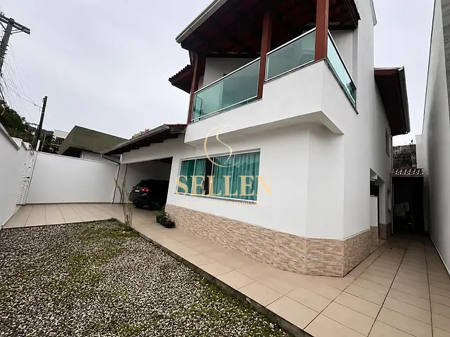 Casa com 250m² 3 quartos e 2 banheiros, à venda, no bairro Nações em Balneário Camboriú