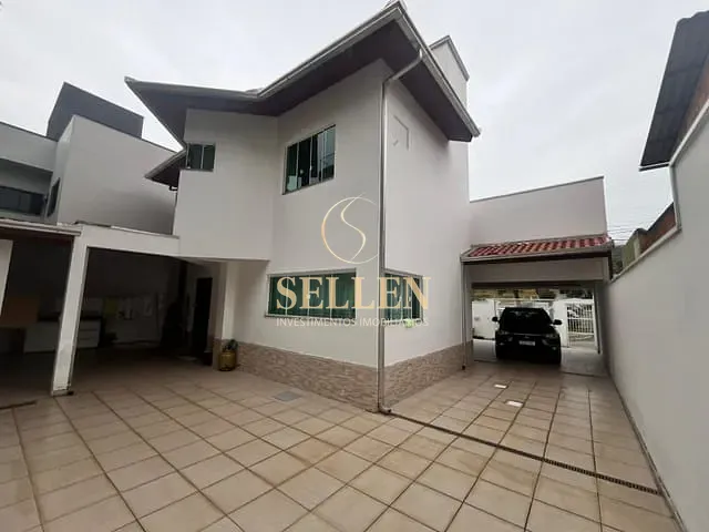 Casa com 250m² 3 quartos e 2 banheiros, à venda, no bairro Nações em Balneário Camboriú