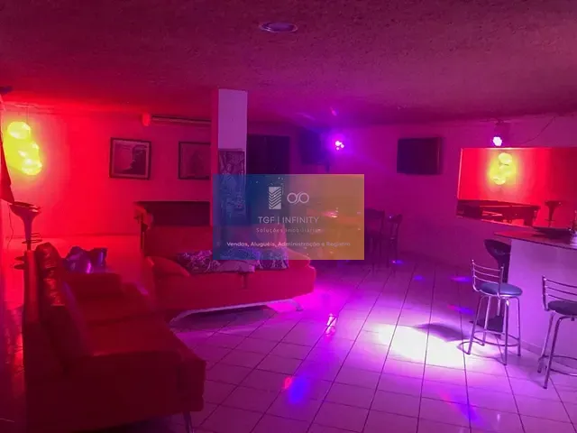 Casa 6 quartos e 8 banheiros, para alugar, no bairro Muro Alto em Ipojuca