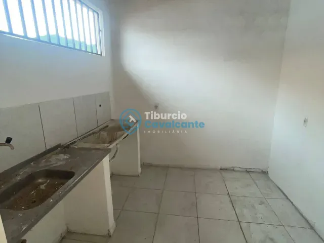 Casa 2 quartos e 1 banheiro, para alugar, no bairro Santos Dumont em Maranguape