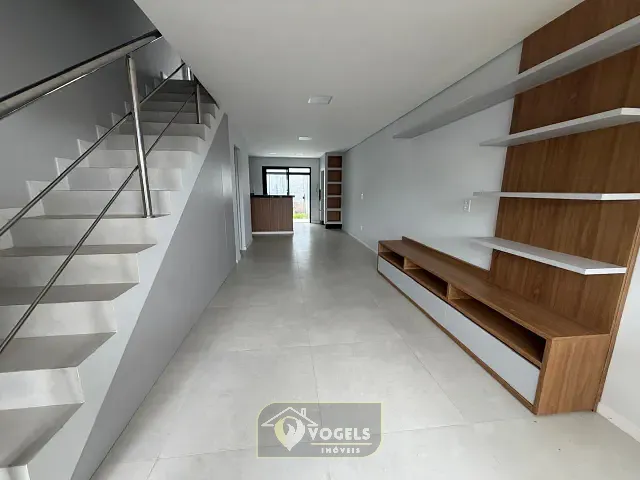 Casa 2 quartos e 3 banheiros, à venda, no bairro Jardim das Tulipas em Holambra