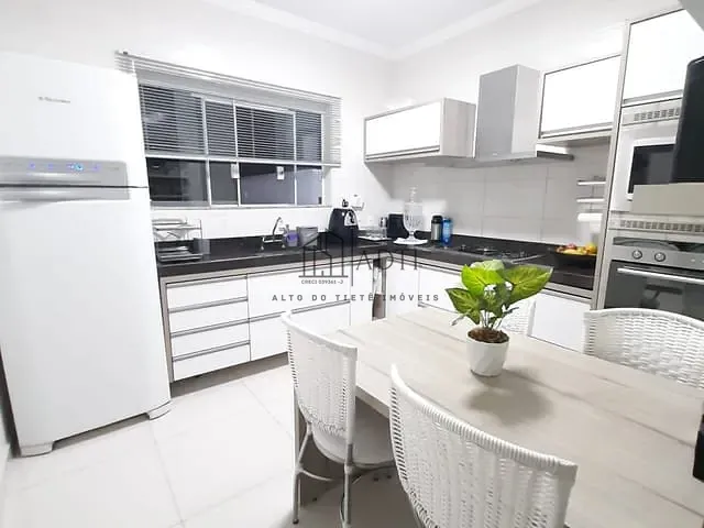 Sobrado com 150m² 3 quartos e 2 banheiros, à venda, no bairro Vila Suissa em Mogi das Cruzes