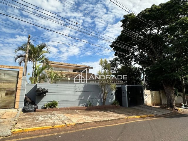 Casa com 505m² 3 quartos e 2 banheiros, à venda, no bairro Vila Martins em Apucarana