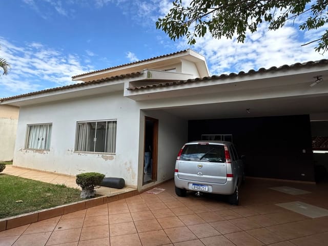 Casa com 505m² 3 quartos e 2 banheiros, à venda, no bairro Vila Martins em Apucarana