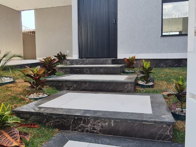Casa 3 quartos e 5 banheiros, à venda, no bairro Vila Rosa em Aparecida de Goiânia
