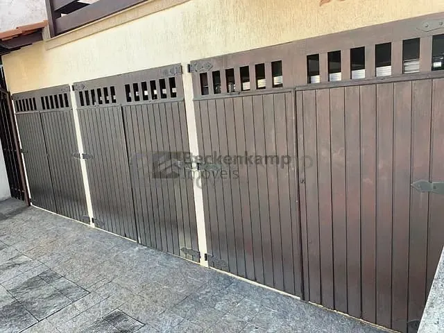 Casa 4 quartos e 3 banheiros, à venda, no bairro Jardim Amalia em Volta Redonda