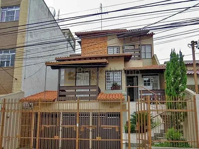 Casa 4 quartos e 3 banheiros, à venda, no bairro Jardim Amalia em Volta Redonda