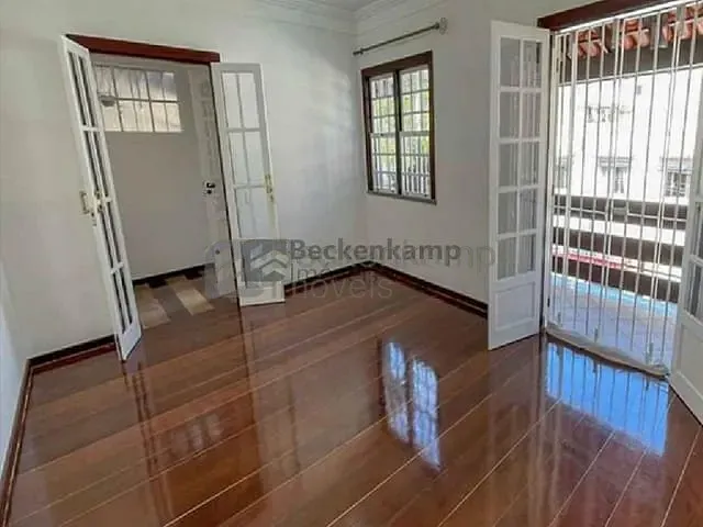 Casa 4 quartos e 3 banheiros, à venda, no bairro Jardim Amalia em Volta Redonda