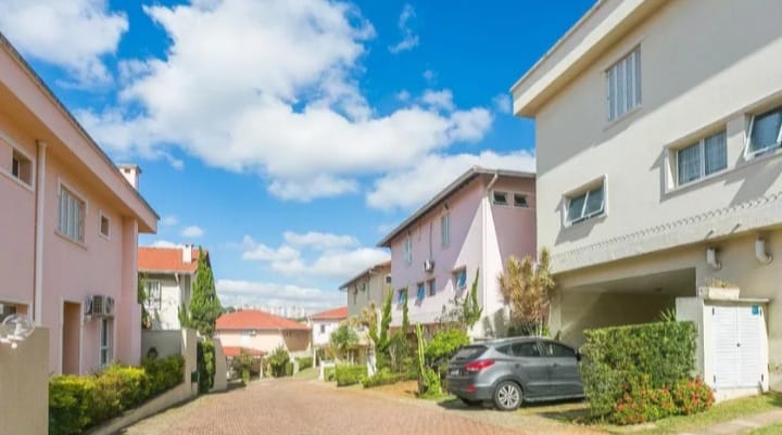 Casa à venda com 4 quartos, 230m² - Foto 1
