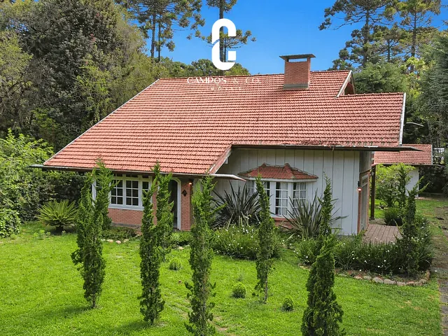 Casa com 1140m² 4 quartos e 3 banheiros, à venda, no bairro Vila Capivari em Campos do Jordão
