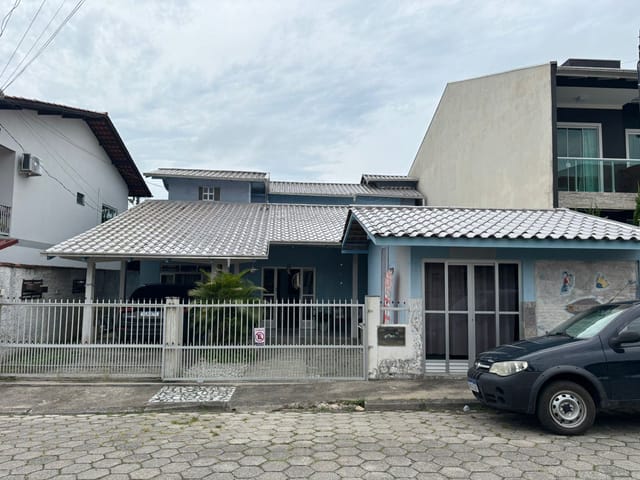Casa 4 quartos e 2 banheiros, à venda, no bairro Armação em Penha