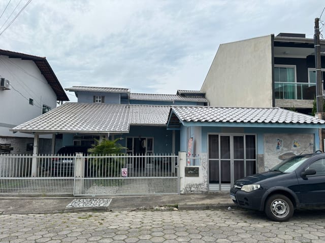 Casa 4 quartos e 2 banheiros, à venda, no bairro Armação em Penha